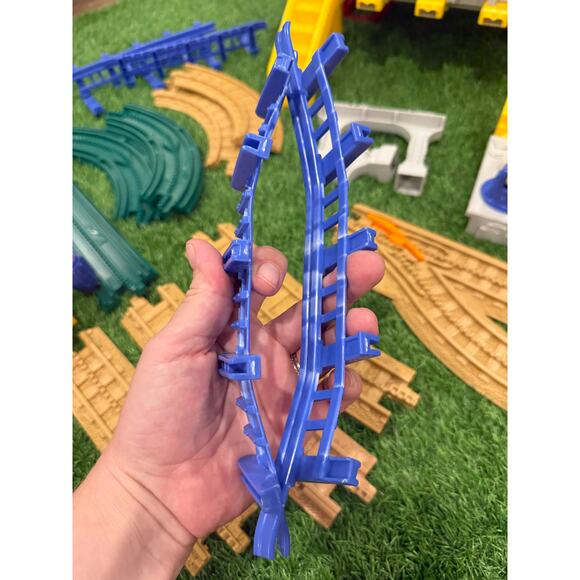 Fisher-Price GeoTrax Rail & Road System Grand Central Station Train Set L3133 - Picture 6 of 8